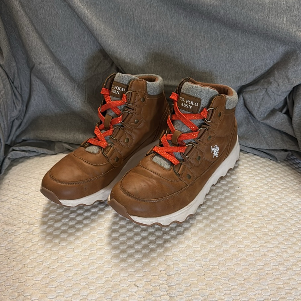 Like new U.S. POLO ASSN. lightweight boots. Absolute perfect condition. Size 9.